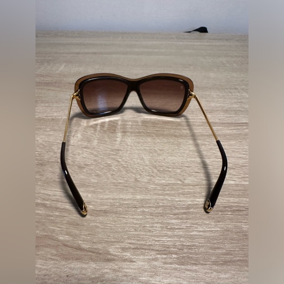 💯PRICE IS FIRM! LOUIS VUITTON POPPY BROWN SUNNIES - COMES WITH HARD CASE - Picture 13 of 16